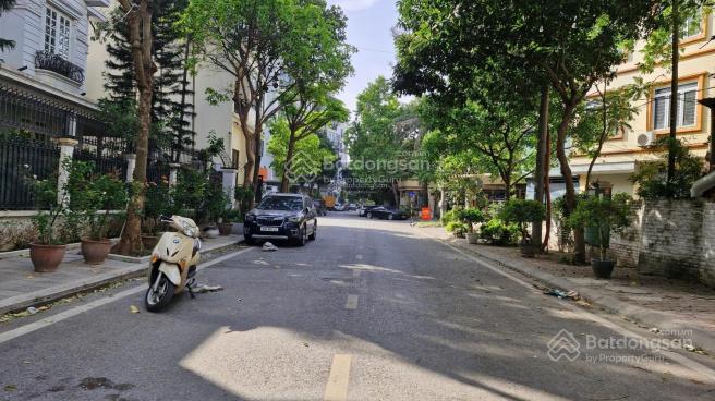 Bán nhà phố Vạn Phúc, Ba Đình. DT sổ 80m2 x 4T, MT 4,5m. Đường ô tô tránh, lô góc 2 thoáng, gần phố