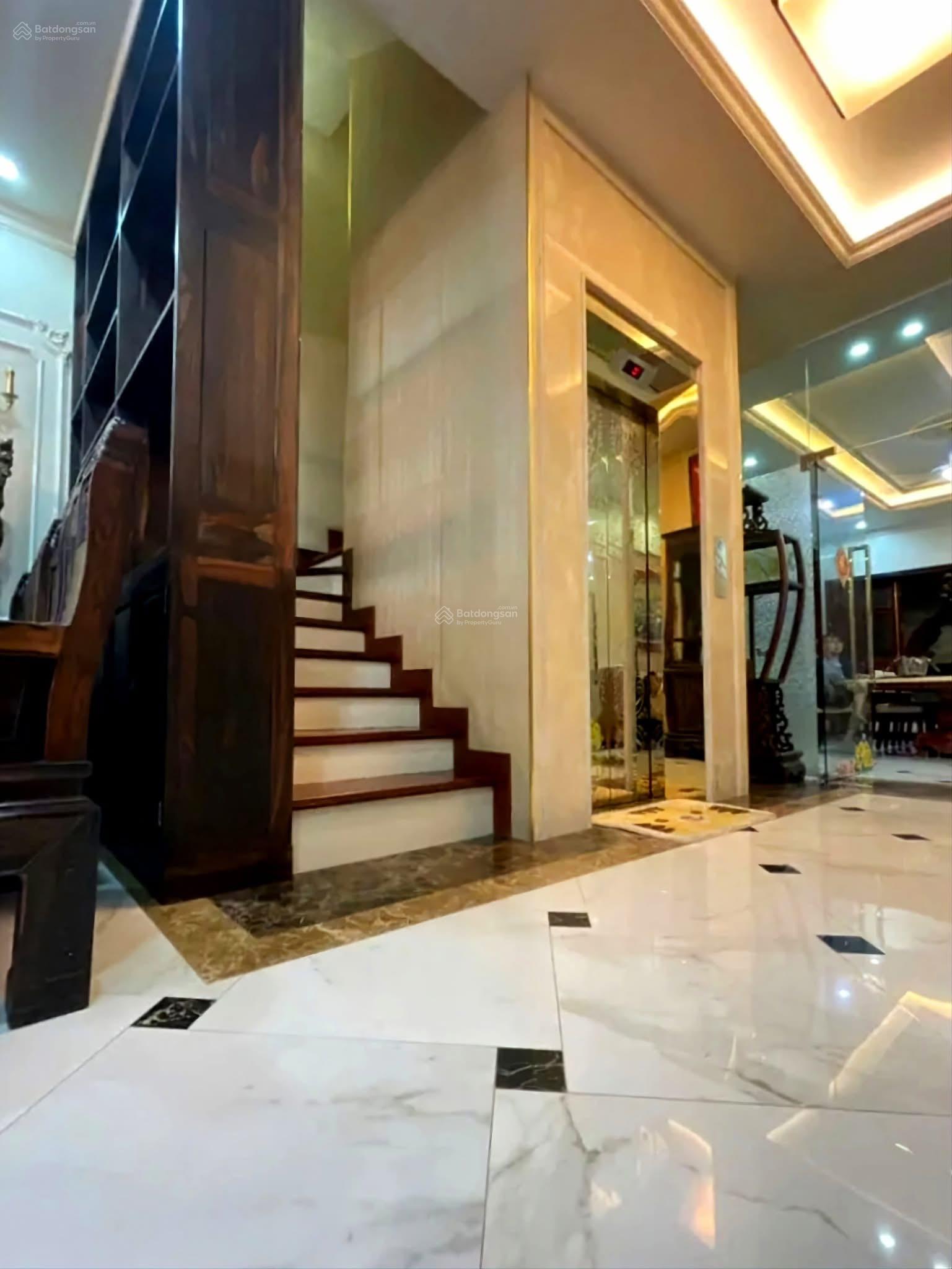 Bán mảnh đất Huỳnh Thúc Kháng 128m2 - mt 7m - LÔ GÓC - Cách phố 30m - Ngõ 3m thông. Giá: 25.6 tỷ