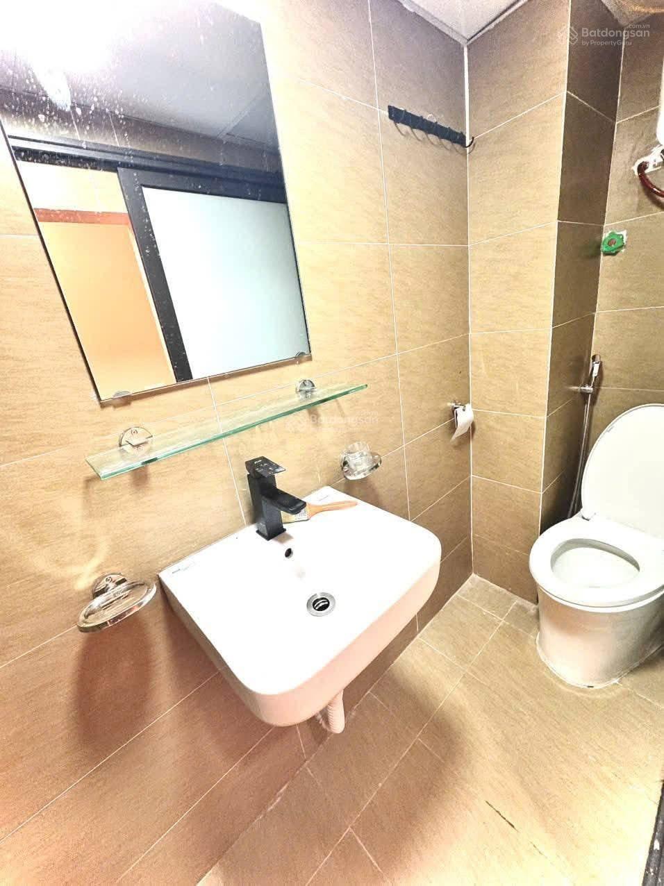 Bán mảnh đất Huỳnh Thúc Kháng 128m2 - mt 7m - LÔ GÓC - Cách phố 30m - Ngõ 3m thông. Giá: 25.6 tỷ