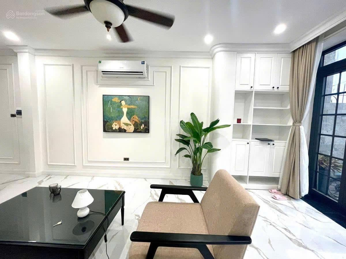 Bán gấp nhà 9 tầng mặt ngõ 260 Đội Cấn. DT: 95m2, ngõ ô tô tránh thoải mái, dòng tiền KD 130tr/th