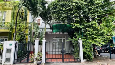 Cho thuê biệt thự compound Phú Mỹ Hưng, quận 7. Dt 162m, 4 phòng ngủ, đủ nội thất, giá chỉ 45 triệu