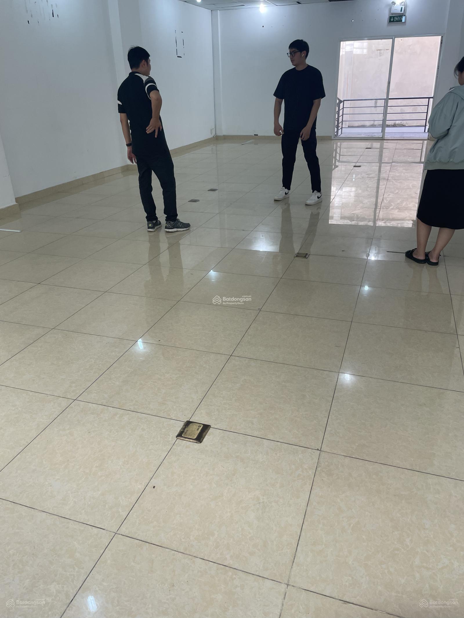 Văn phòng tại MT Lâm Văn Bền, 55m2 có ánh sáng, thang máy, bảo vệ, free phí QL, xe máy