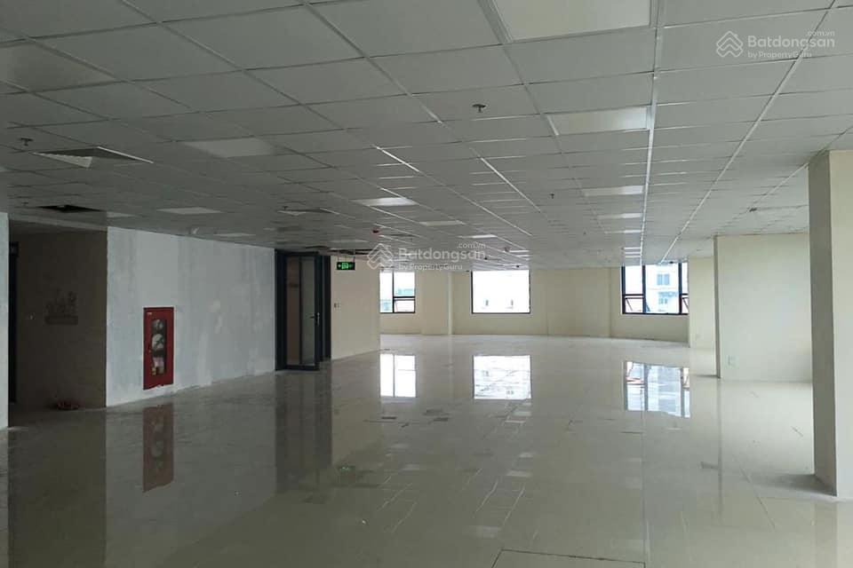 Cho thuê văn phòng. mặt bằng tại 82 Trần Thái Tông, Cầu Giấy 310m, lô góc view đẹp