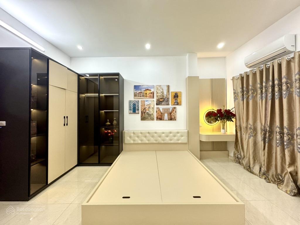 Bán căn nhà 30m2 nội thất mới tinh - trung tâm Đống Đa - đi bộ vài bước ra ô tô