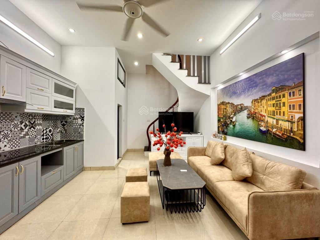 Bán căn nhà 30m2 nội thất mới tinh - trung tâm Đống Đa - đi bộ vài bước ra ô tô