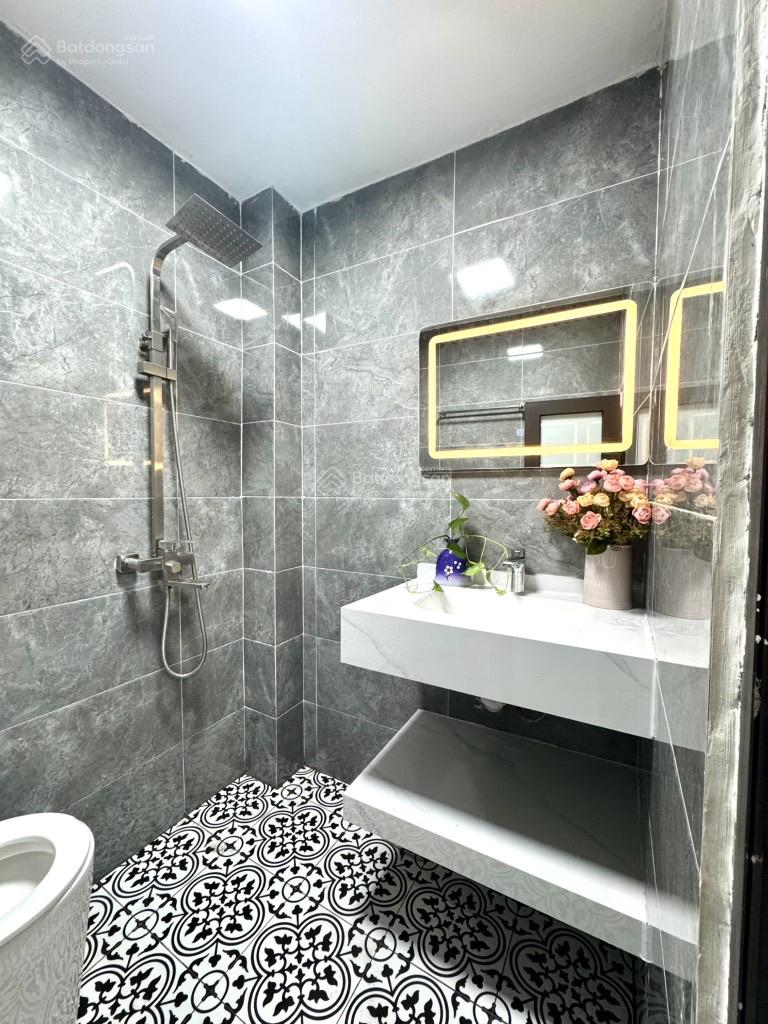Bán căn nhà 30m2 nội thất mới tinh - trung tâm Đống Đa - đi bộ vài bước ra ô tô