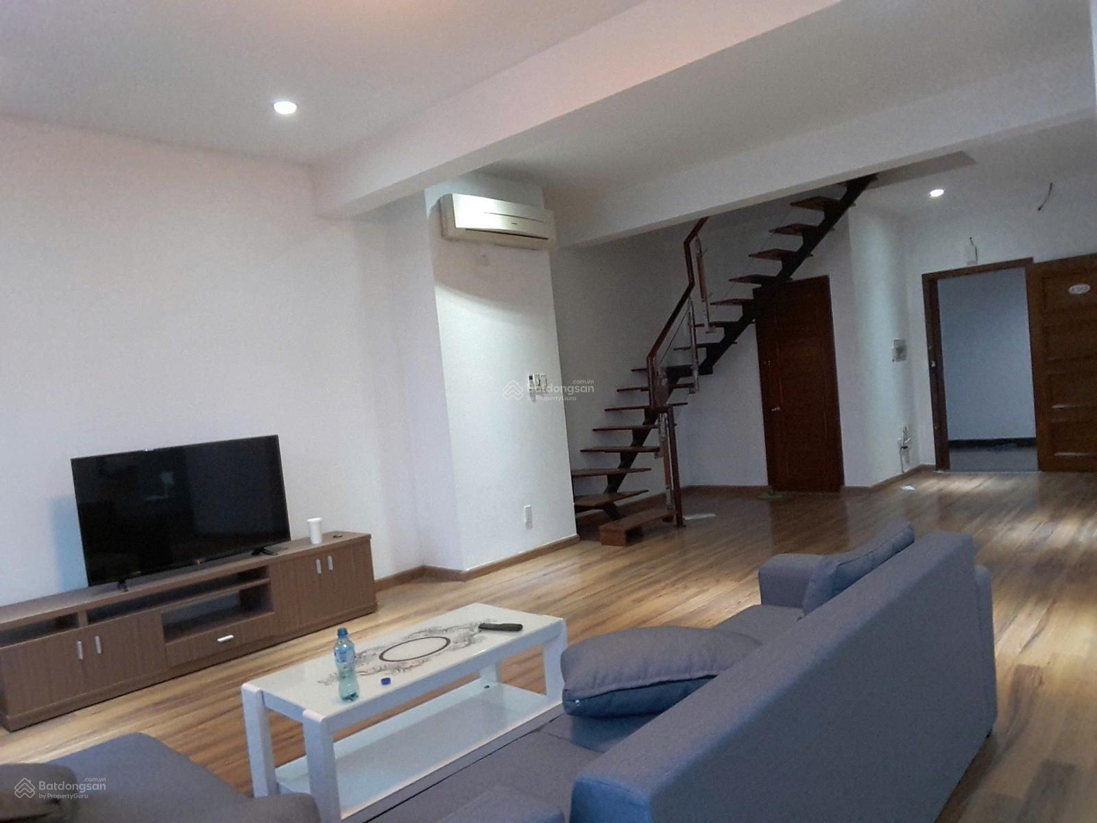 Cho thuê penthouse 3 phòng ngủ giew hồ bơi Phú Hoàng Anh