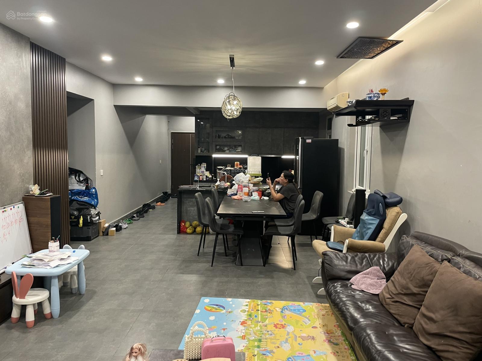 Bán căn hộ 101 Láng Hạ, 170m2, căn góc Đông Nam, có 3 phòng ngủ, giá hơn 12 tỷ