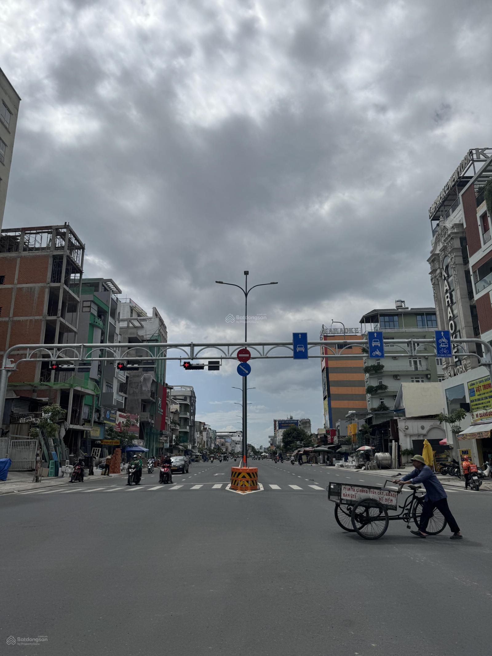 Bán gấp lô đất hẻm 10m Dương Quảng Hàm (DT: 6x22m) tiện xây biệt thự, căn hộ