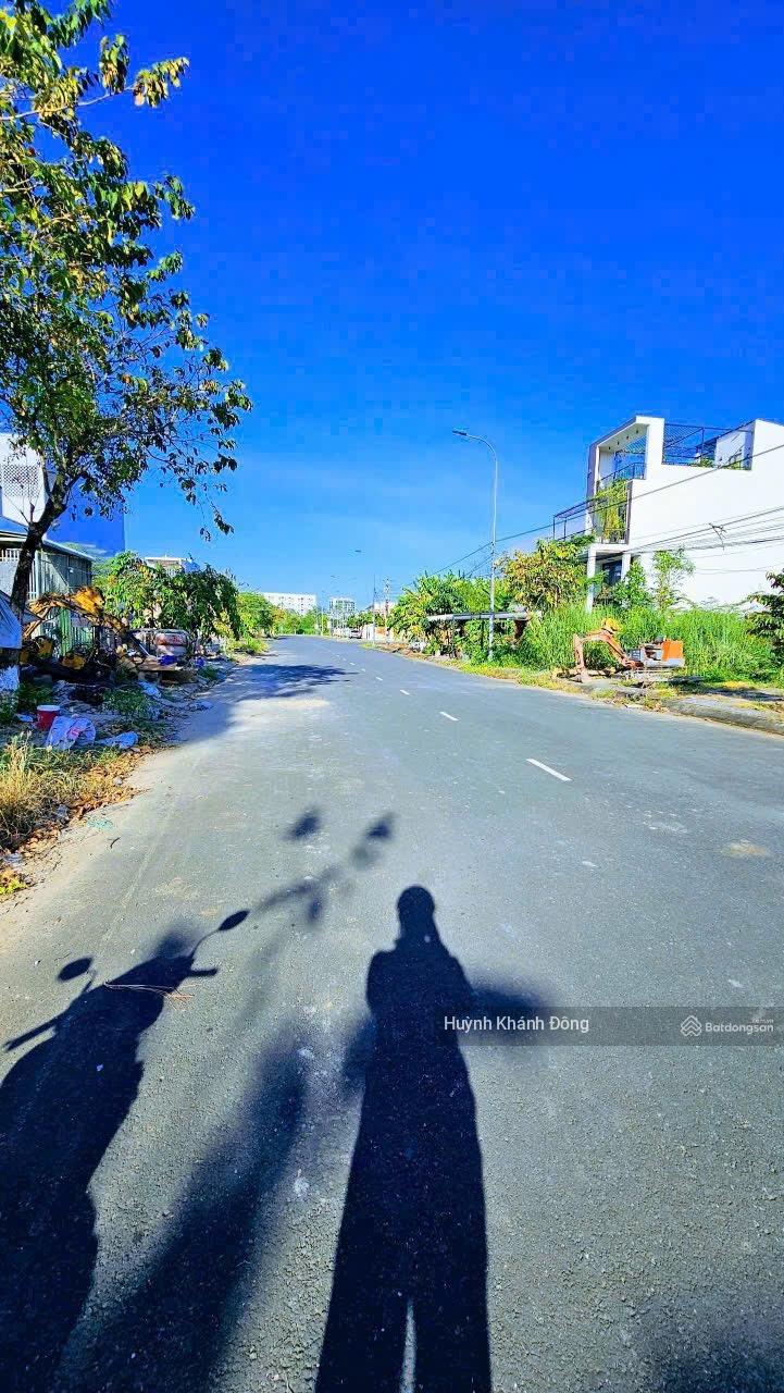 Cần tiền gấp bán lô đất Đ.Nguyễn Thị Định Phú Hưng Bến Tre gần chợ Giữa 120m2/550tr SHR Thổ cư Full