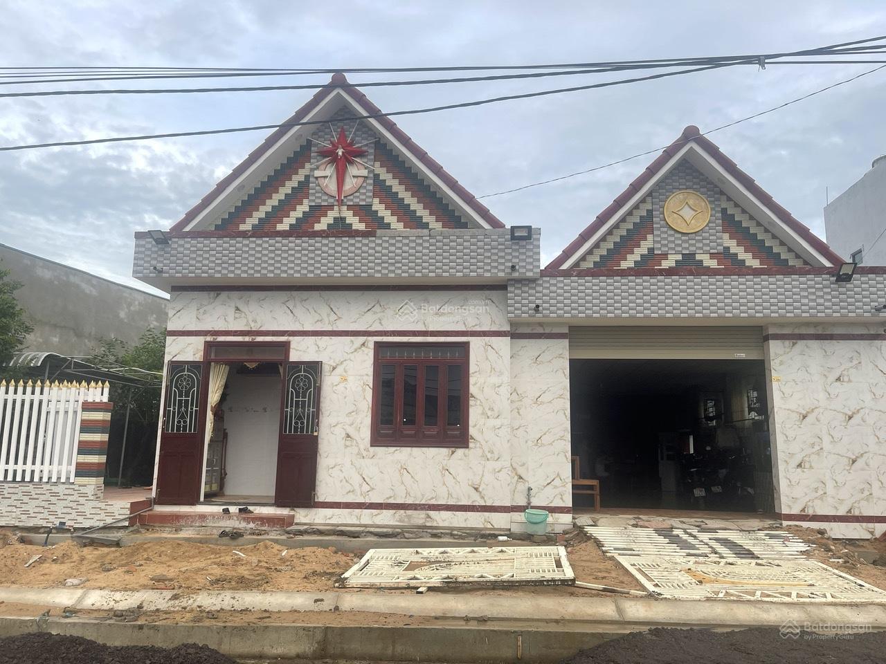 Bán nhanh nhà mặt phố đường Ven Biển đối diện khách sạn Dung Tạo sân rộng 0961 960 ***