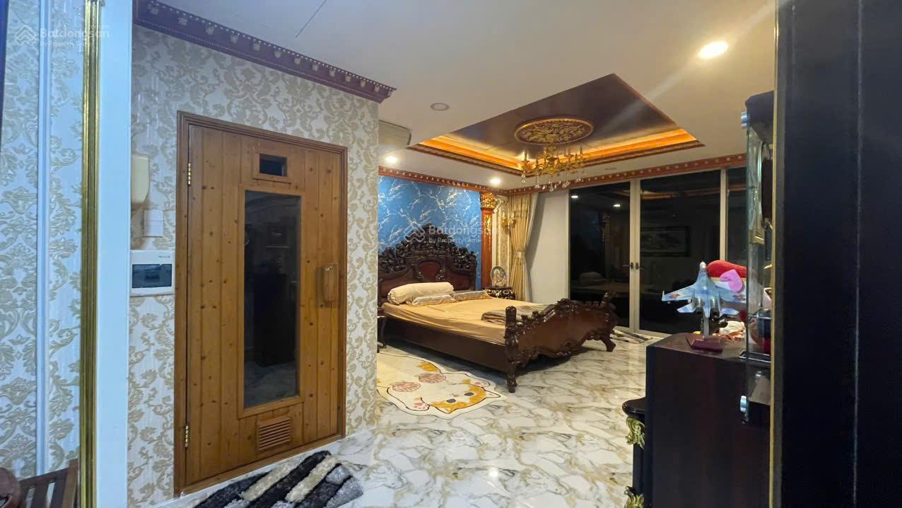 Bán gấp Penthouse The Everrich, Quận 11, 560m2, 4PN, có hồ bơi riêng, có sổ hồng, giá bán: 24.5 tỷ