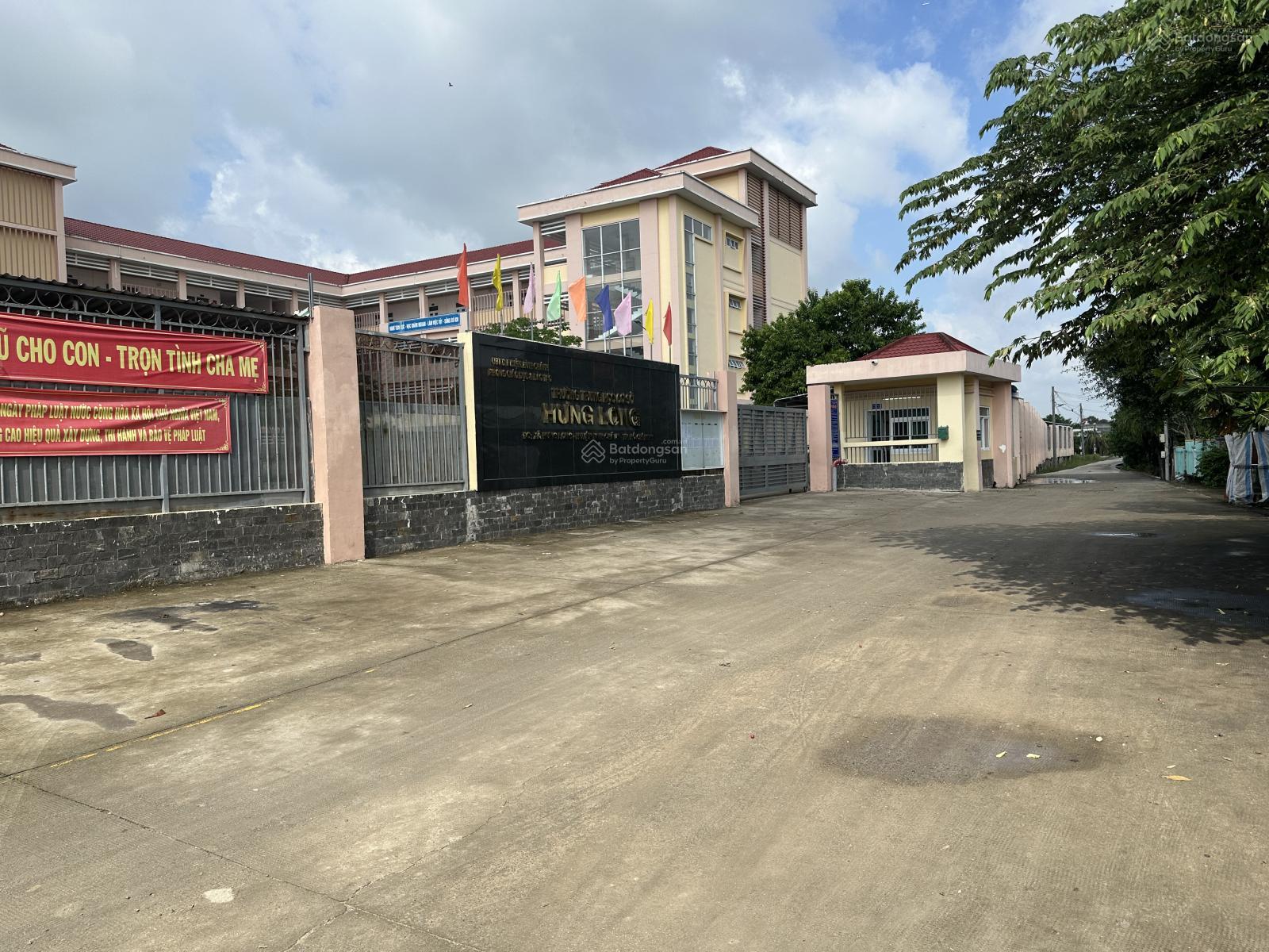 Bán rẻ 145m2 đất ở ngay cổng trường học cấp 2 Hưng Long, Bình Chánh giá 3,350 tỷ Đoàn Nguyễn Tuấn