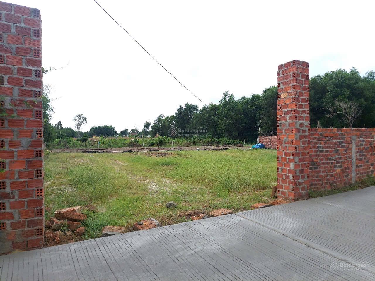 Vườn rẻ 2100m2 có 200m2 thổ cư giá khá rẻ thích hợp nhà vườn