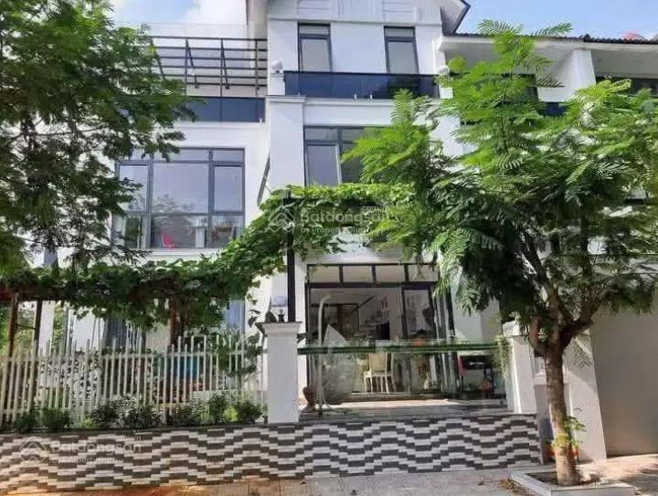 Cần bán nhà cho thuê 10tr/tháng, DT 120m2/3ty950, đã hoàn công, đường 4m, đi ra QL13 chỉ 500m, SHR