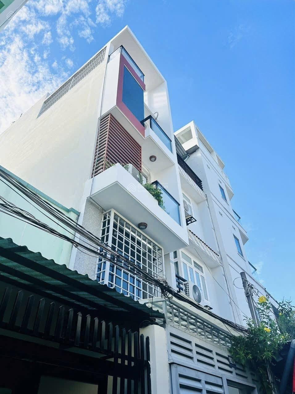 Cô Sẩm bán gấp nhà đẹp đường Tân Khai - P.7- Q11. Gần Chợ Thiếc đang cho thuê 21triệu. 3tỷ360/69m2