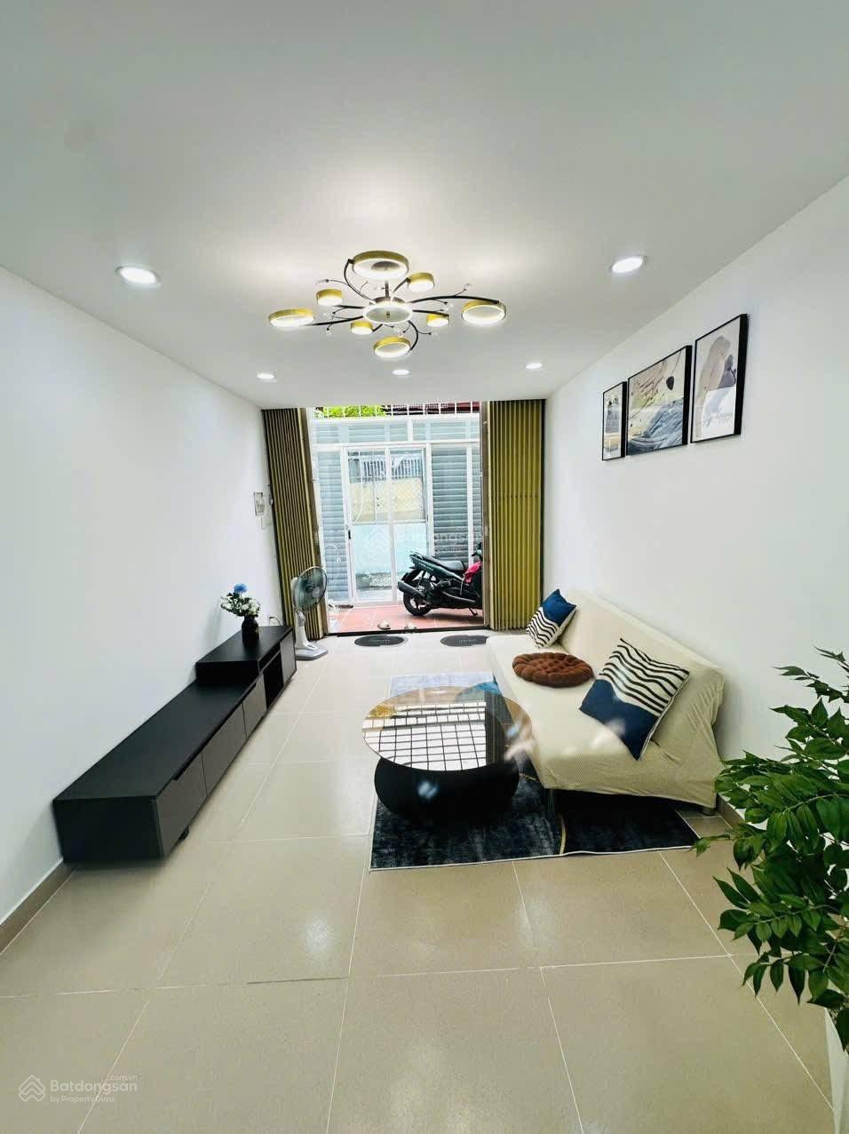 Cô Sẩm bán gấp nhà đẹp đường Tân Khai - P.7- Q11. Gần Chợ Thiếc đang cho thuê 21triệu. 3tỷ360/69m2