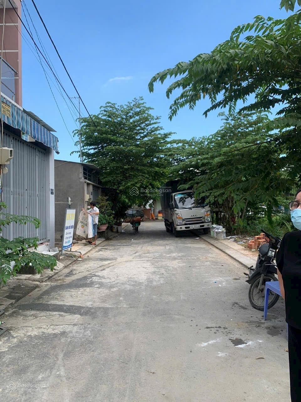 Chủ cần tiền bán gấp lô A15 dự án Eco 3 Trường Lưu Long Trường Dt: 54,2m giá 3 tỷ 3 Lh: 0972 383 ***