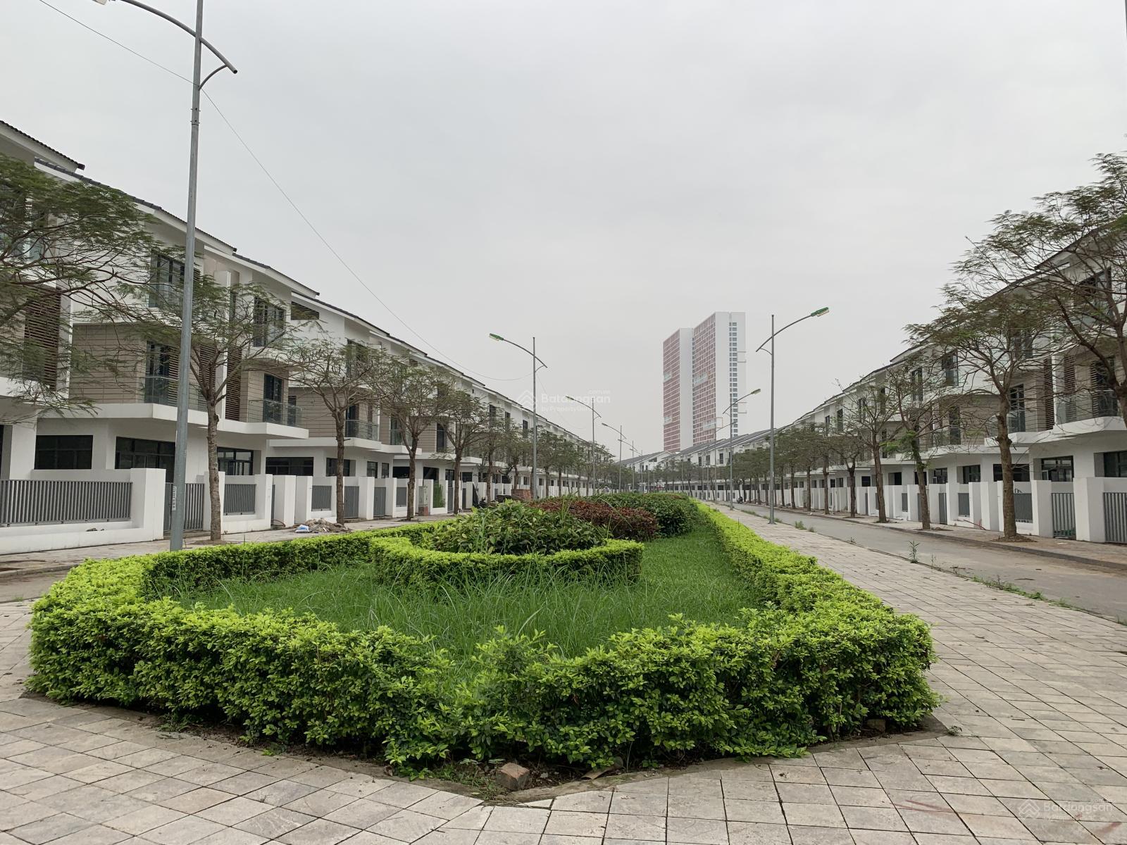 Tôi thiện trí bán căn biệt thự An Vượng gần công viên Thiên Văn Hoc dt 180m2 mặt đường Lê Quang Đạo