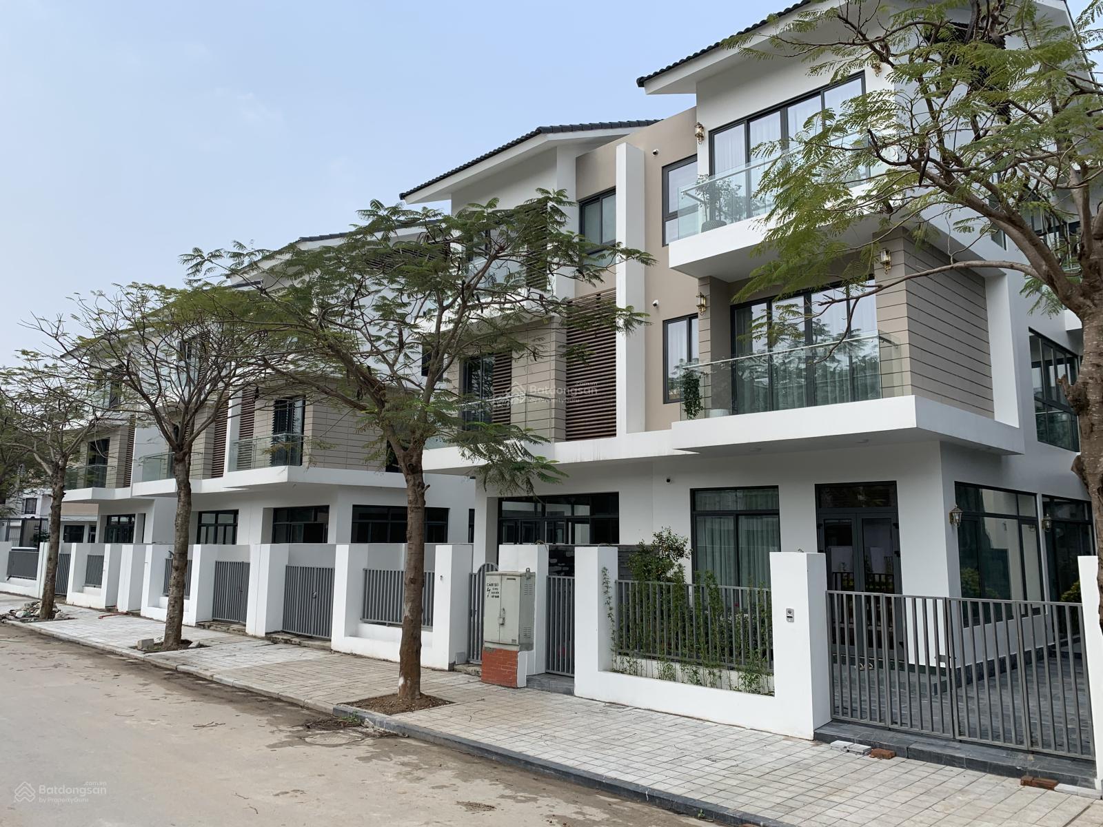 Tôi thiện trí bán căn biệt thự An Vượng gần công viên Thiên Văn Hoc dt 180m2 mặt đường Lê Quang Đạo