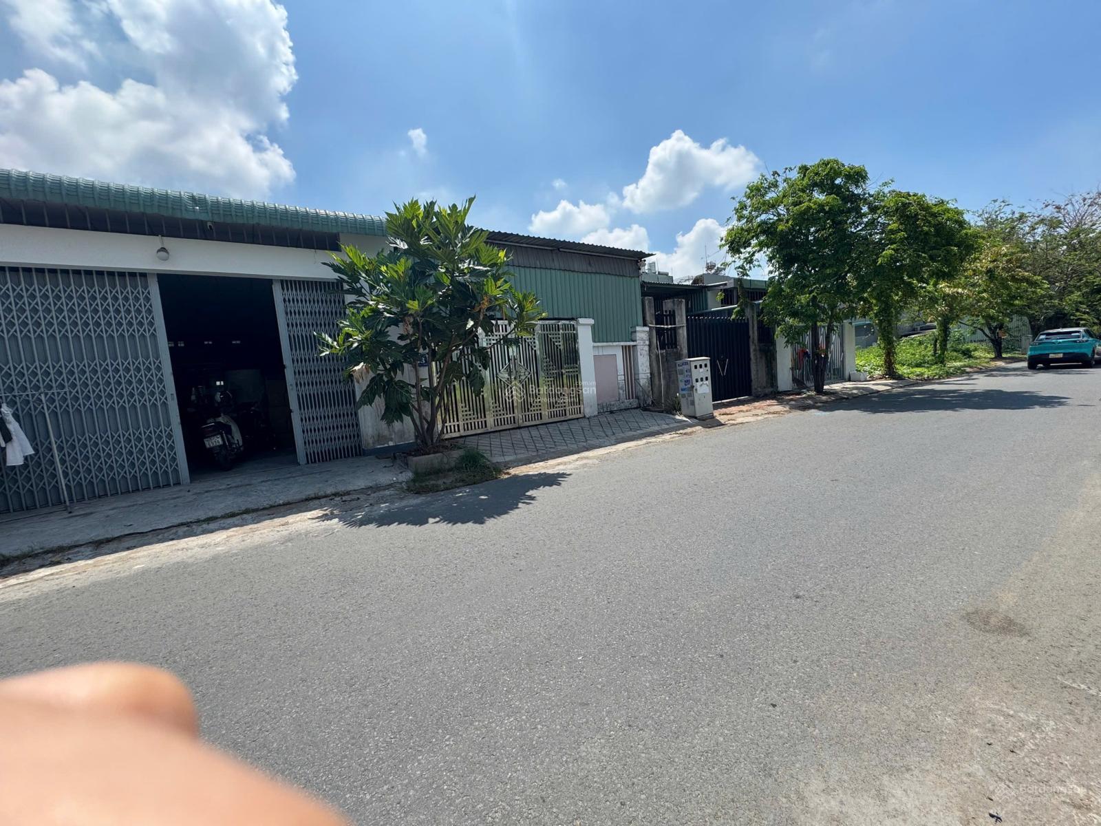 Cần cho thuê nhà nguyên căn 129m2 (6x21,5) có sân ô tô - xây sẵn 2 phòng ngủ - 2 WC