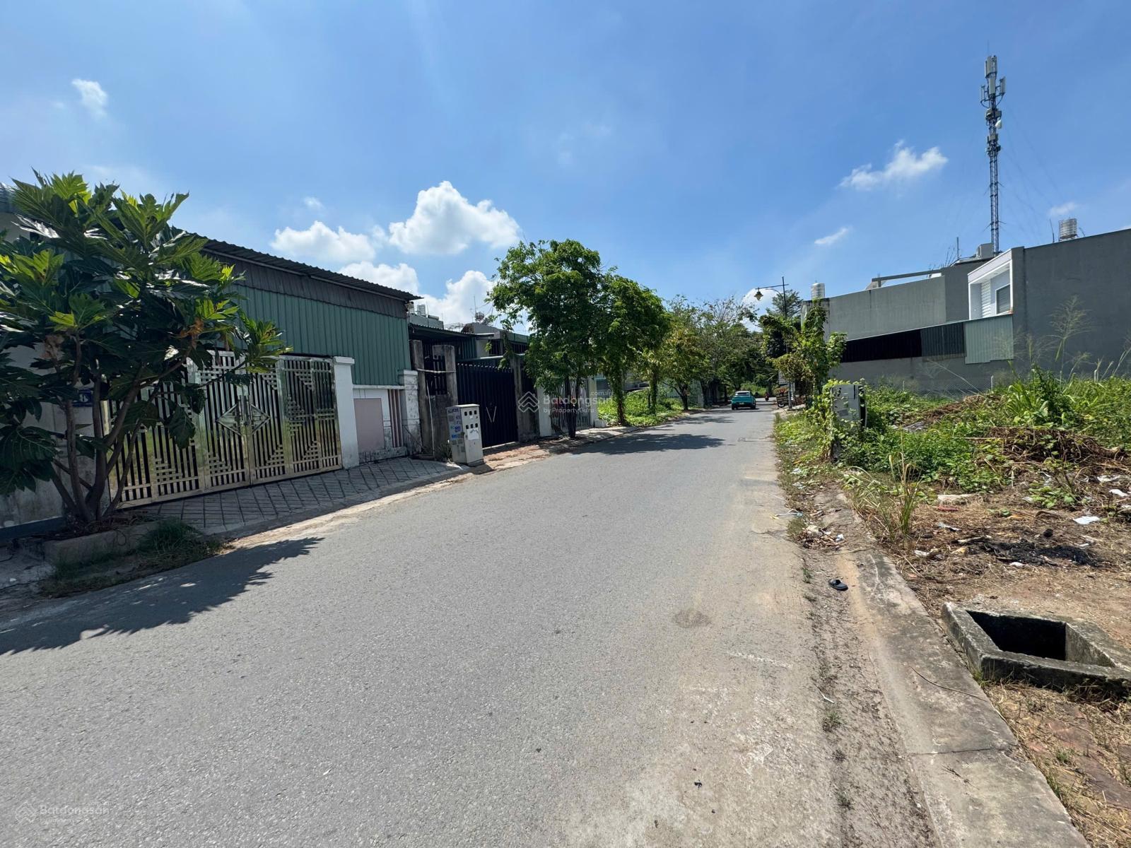 Cần cho thuê nhà nguyên căn 129m2 (6x21,5) có sân ô tô - xây sẵn 2 phòng ngủ - 2 WC