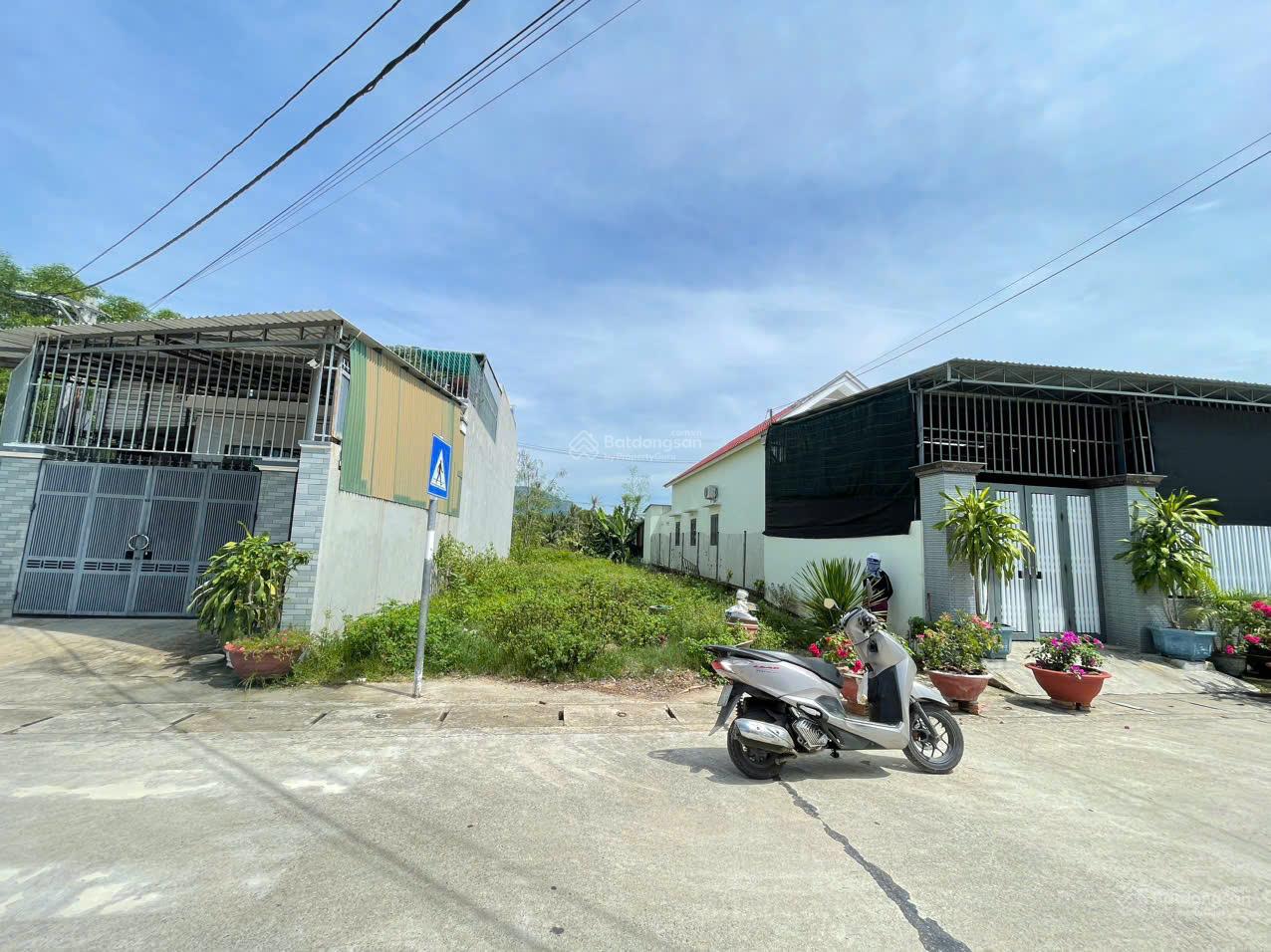 Bán lô đất TĐC Suối Cát DT 200m2 full thổ cư, đường oto 9,5m, vị trí đẹp QH khu dân cư, giá 7tr/m2