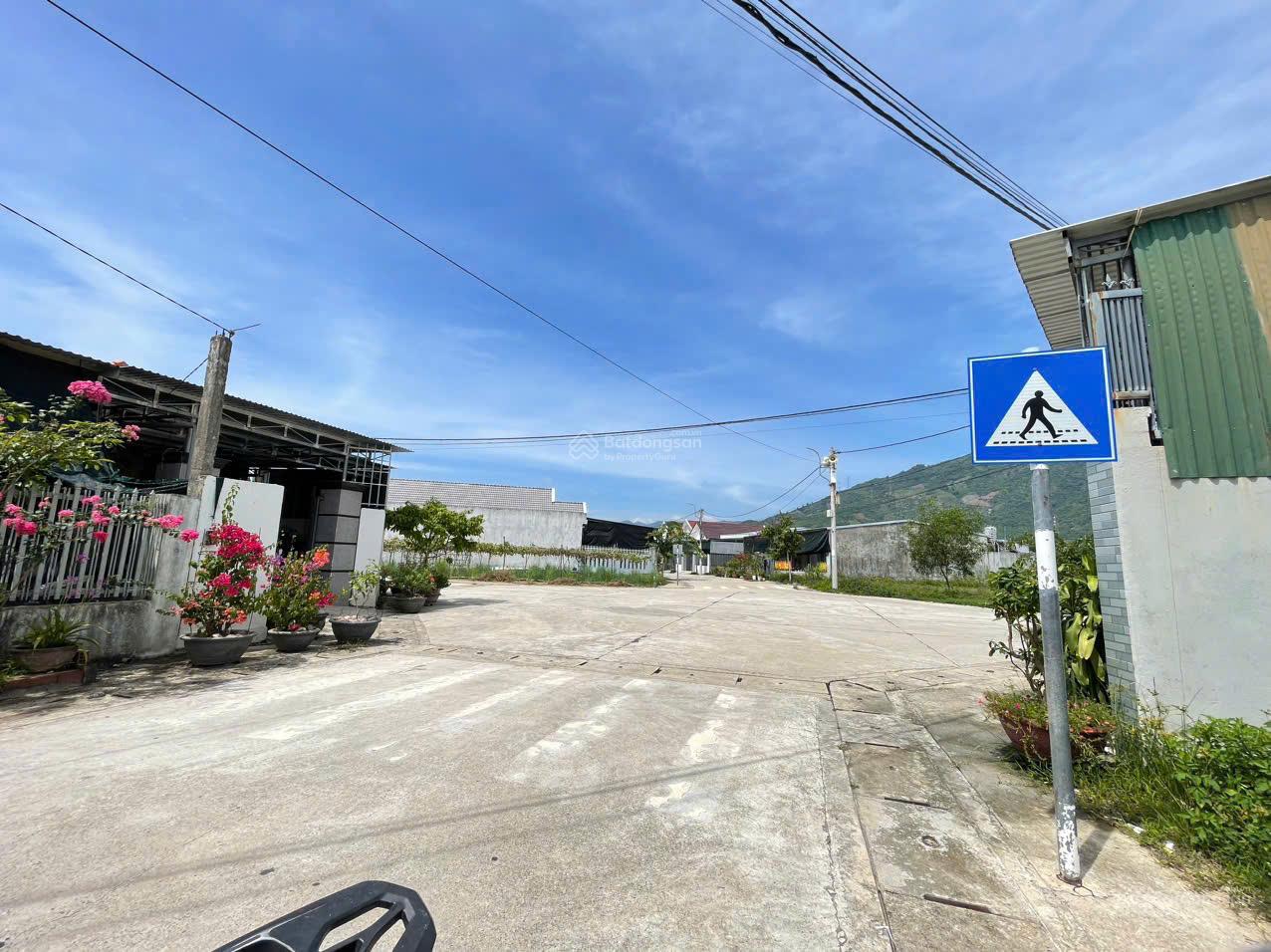Bán lô đất TĐC Suối Cát DT 200m2 full thổ cư, đường oto 9,5m, vị trí đẹp QH khu dân cư, giá 7tr/m2