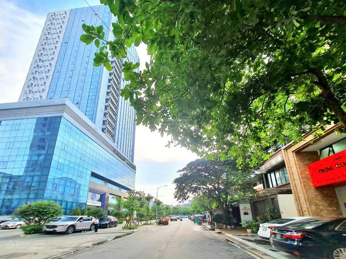 Bán nhà đường Lạc Long Quân, Tây Hồ; diện tích 100m2 mặt tiền 5m, sổ sẵn, giao dịch ngay; giá TL