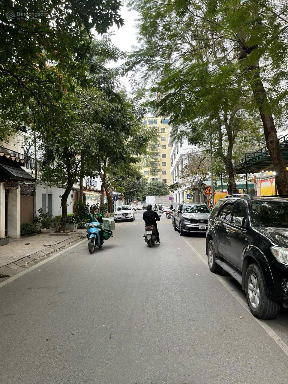 Cho thuê biệt thự sân vườn Mễ Trì Hạ, Nam Từ Liêm, 250 mét x 4 tầng mới đẹp