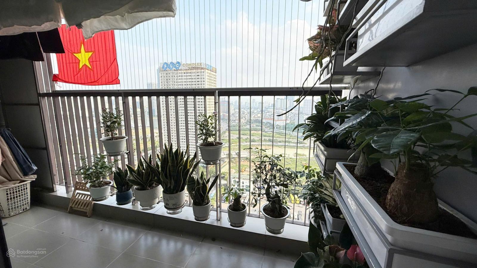 Bán CC Mỹ Đình Plaza 2, dt 102m2, 3PN 2WC, ban công Đông Nam view hồ, sẵn sổ đỏ, chủ thiện chí bán