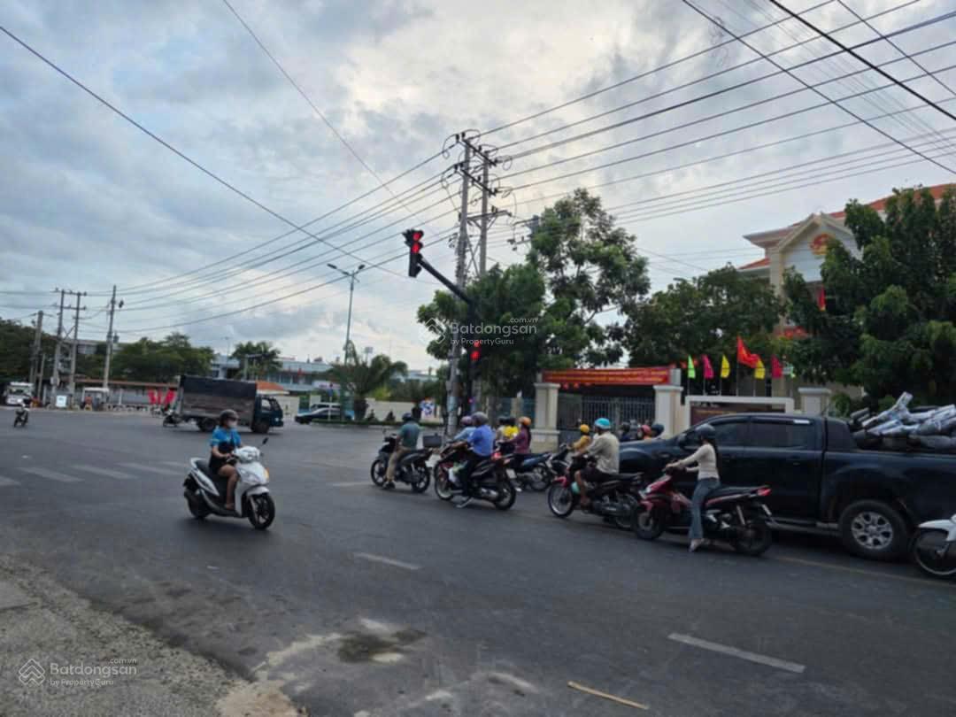 HÀNG NGỘP TÚM ÁO CHỦ ,ĐẤT NGAY ĐƯỜNG DT 769, NGAY CHỢ BÌNH SƠN , 168M2 - GIÁ 2 TỶ 260 .