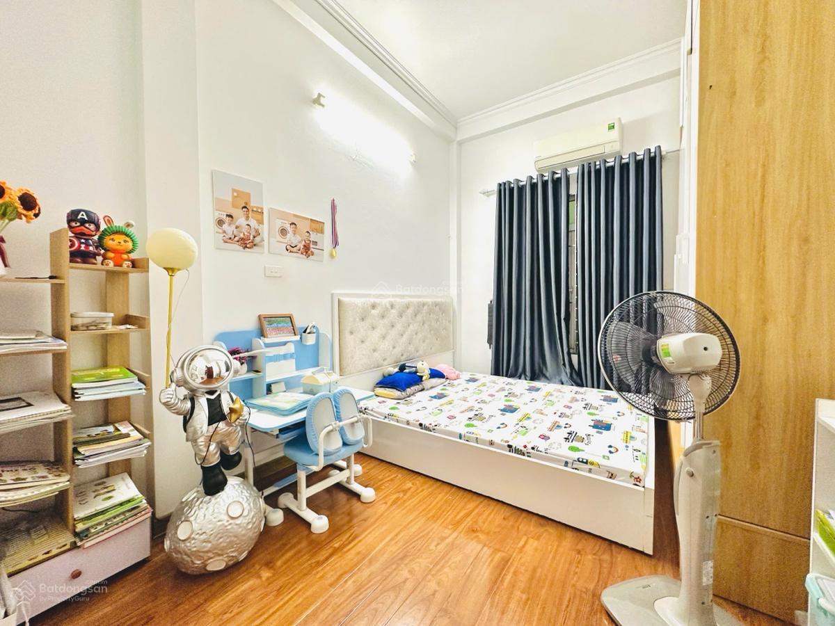 Cho thuê nhà phố Đội Cấn Ba Đình DT 45m 5 tầng 4PN full đồ 14 triệu