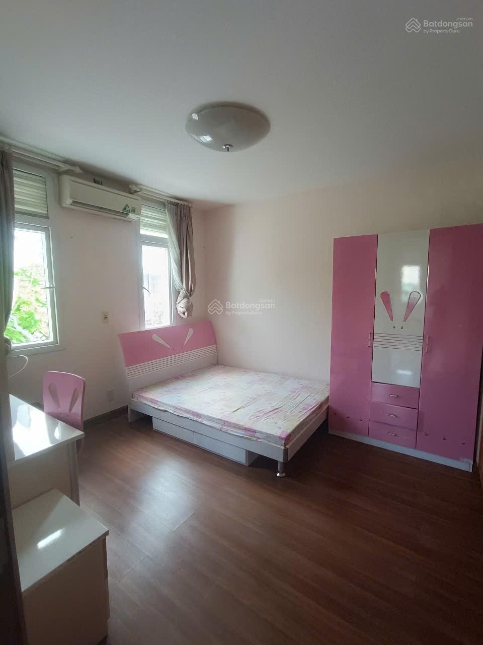 Biệt thự góc đơn lập 270m2 cho thuê 30tr/th đủ đồ, vị trí cơ 1-0-2, yên tĩnh thoáng đãng. Trống sẵn