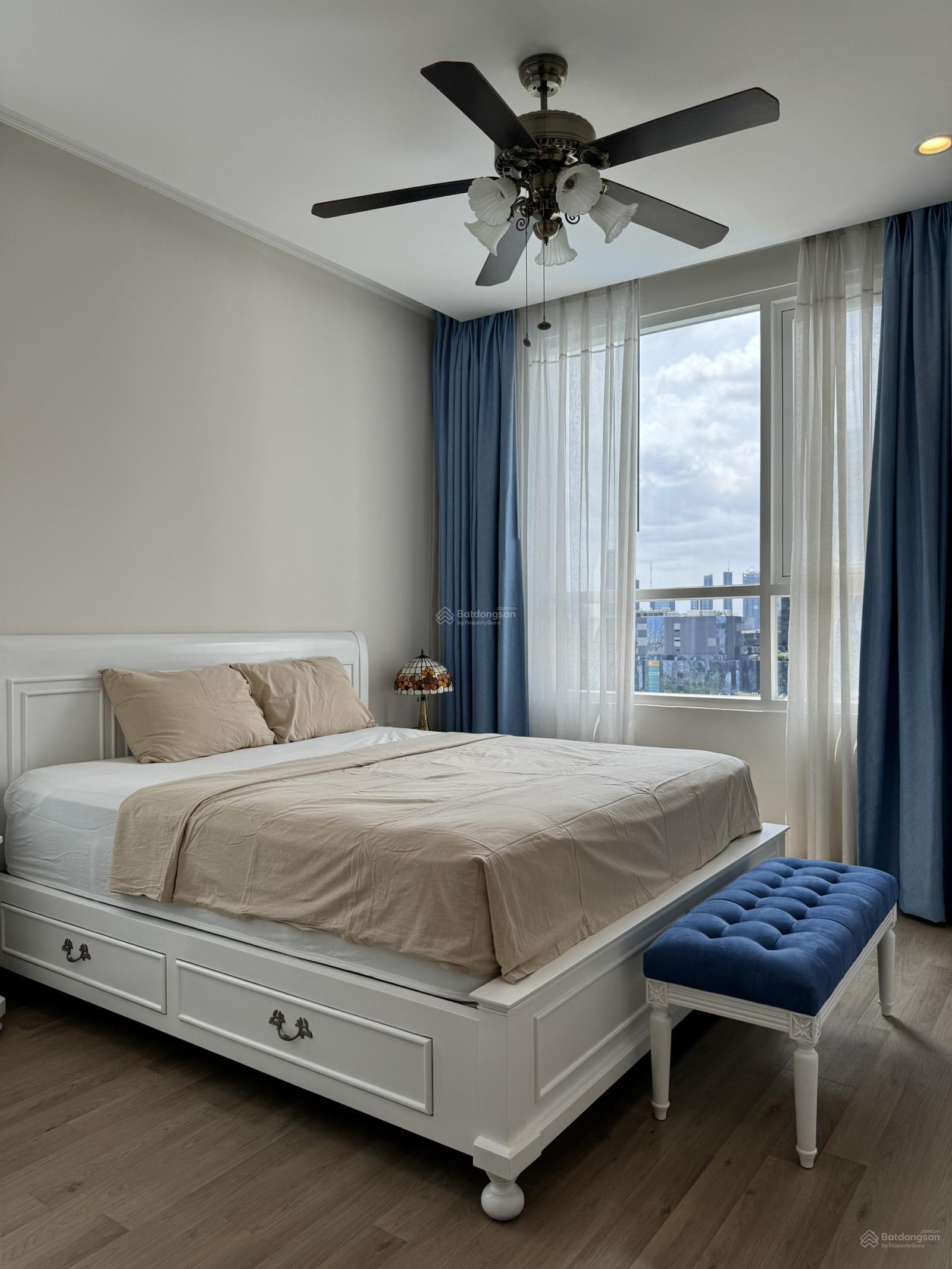 Cho thuê căn hộ Sarimi - 2PN - 2WC - full nội thất - view công viên sala