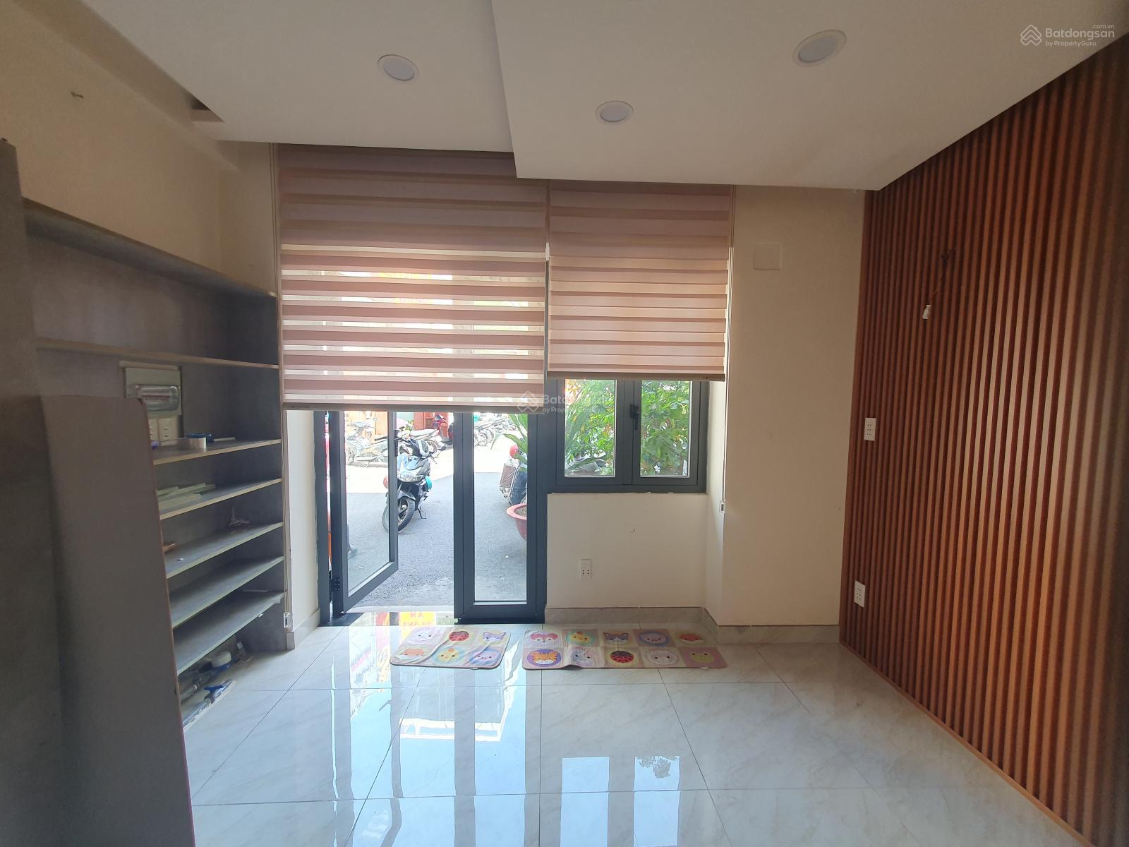 Mặt bằng cho thuê đường Kỳ Đồng, Quận 3, giá 20 tr/th. Nhà trống giao ngay, ở độc lập 100%