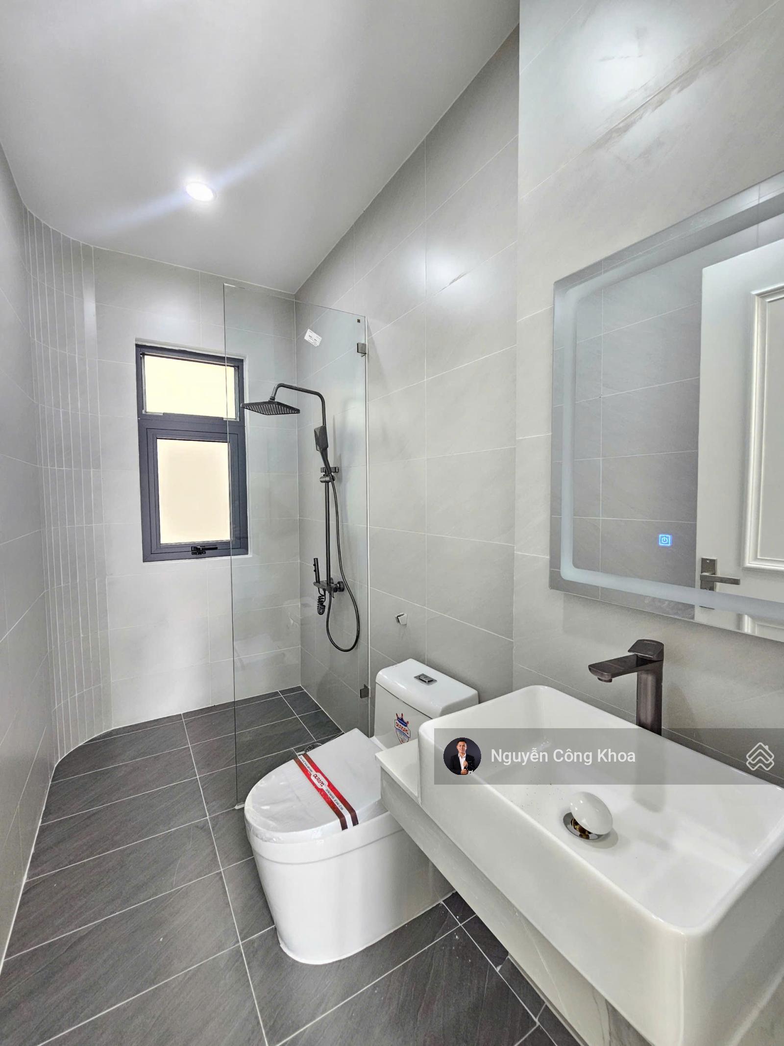 Nhà đúc 3 tấm hoàn công, 4phòng ngủ, phòng ngủ dưới, full nội thất, KDC P. Bình Chuẩn, TP. Thuận An