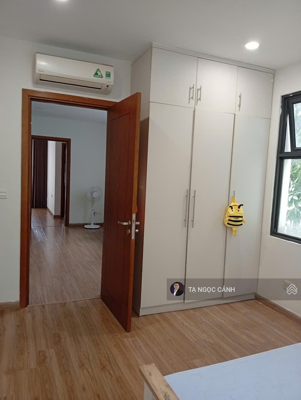 Bán nhanh căn liền kề Vinhomes view vườn hoa giá tốt