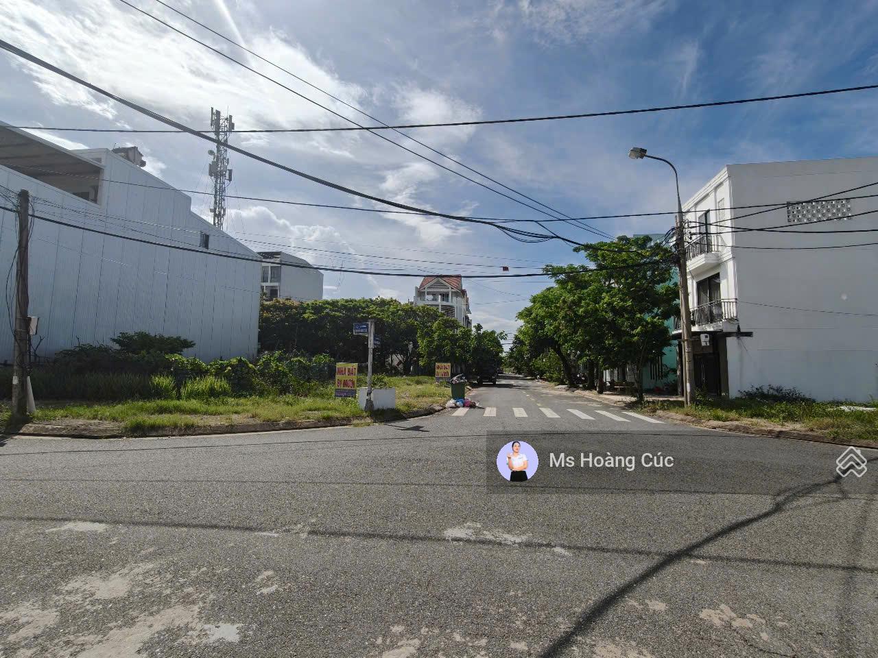 Lô góc Sơn Thuỷ - đường Nguyễn Đình Trân, 135 m2