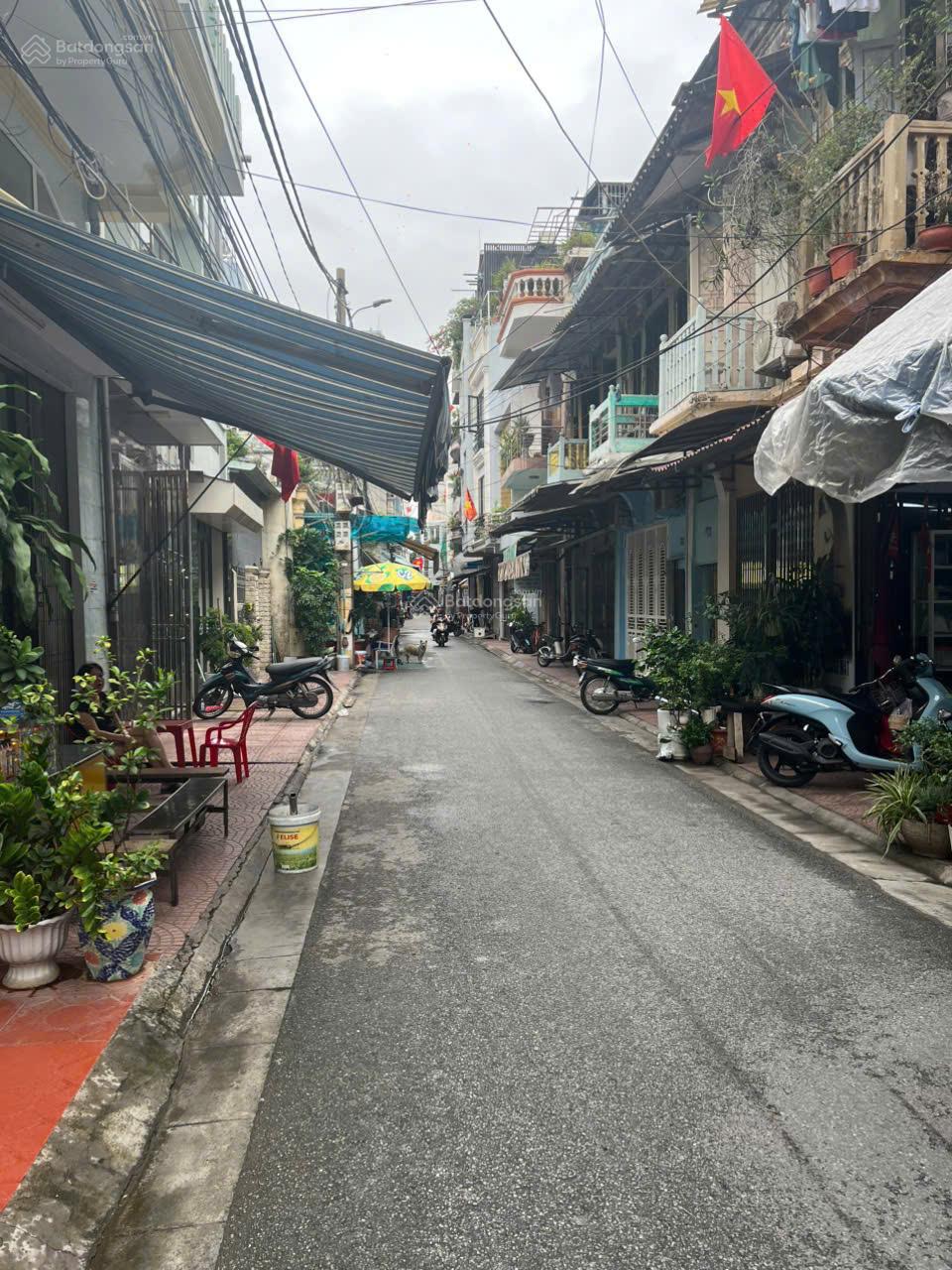 Bán nhà mặt phố Hàng Gà, Lê Chân, Hải Phòng. Diện tích 66m2 ngang 4m, buôn bán KD sầm uất