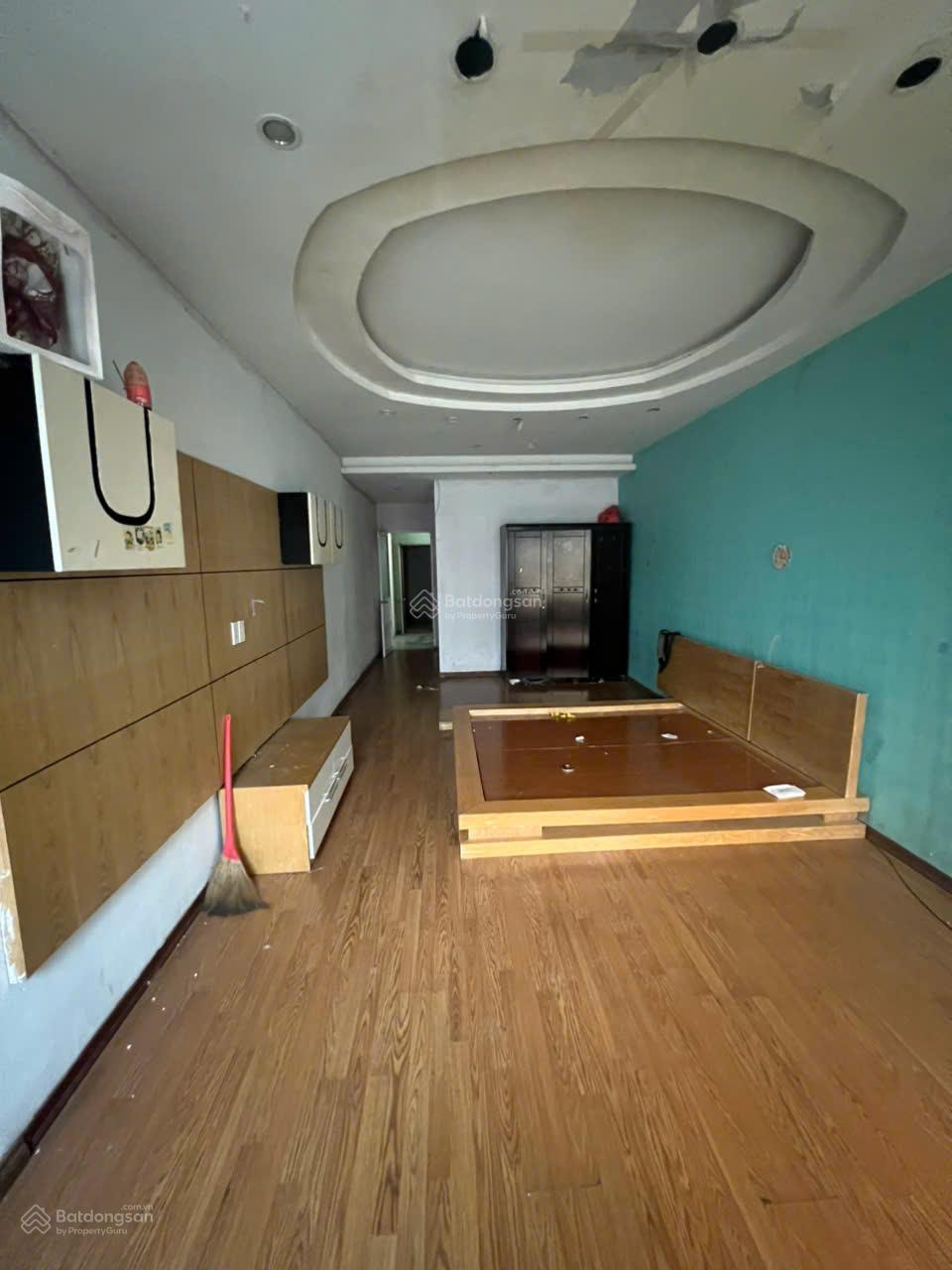 Bán nhà mặt phố Hàng Gà, Lê Chân, Hải Phòng. Diện tích 66m2 ngang 4m, buôn bán KD sầm uất