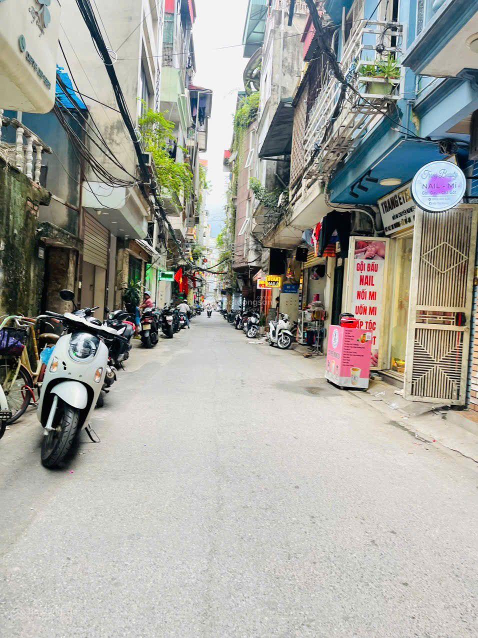 Bán Nhà 5 tầng Mặt phố Nghi Tàm DT 60m, MT hơn 4.2m , Trước nhà Ô tô tránh,vừa ở vừa kinh doanh