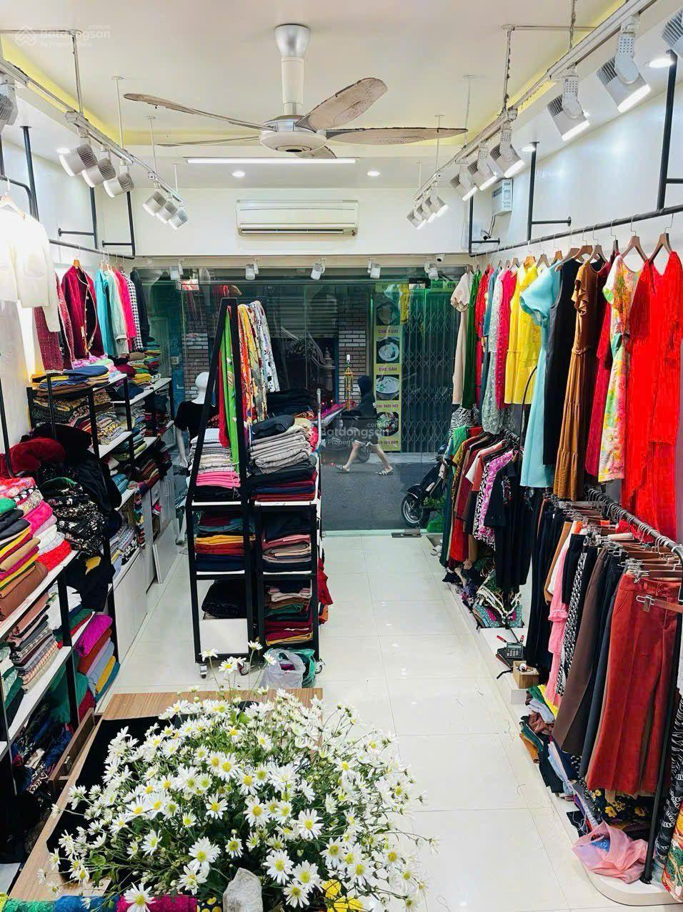Bán Nhà 5 tầng Mặt phố Nghi Tàm DT 60m, MT hơn 4.2m , Trước nhà Ô tô tránh,vừa ở vừa kinh doanh