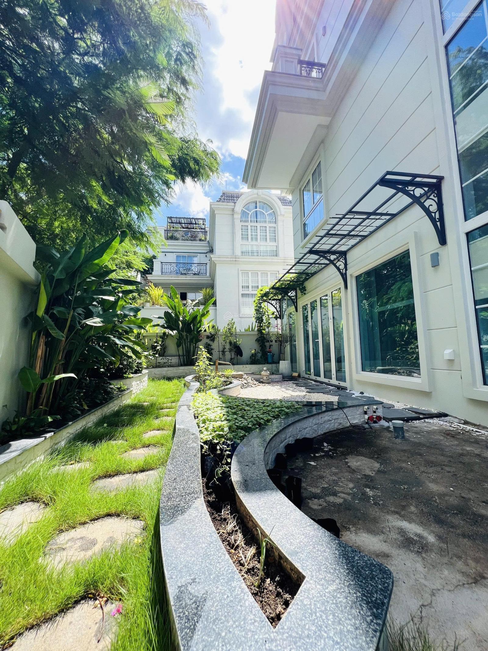 Bán biệt thự khu VIP Đường 3/2, Phường 12, Quận 10, Hồ Chí Minh, ngang 12m, 200 m2, 52 tỷ Bán biệt thự khu VIP Đường 3/2, Phường 12, Quận 10, Hồ Chí Minh, ngang 12m, 200 m2, 52 tỷ