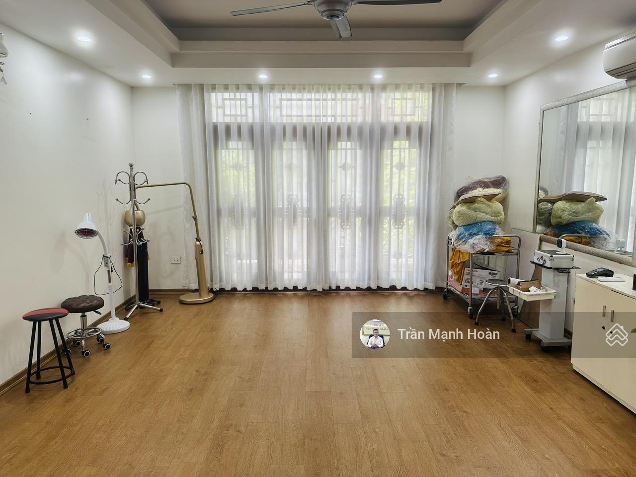 Tôi chính chủ cho thuê 50m2 sàn tầng 3 trong tòa nhà 7 tầng thang máy Tô Hiệu - Hà Đông. Giá 8tr/th