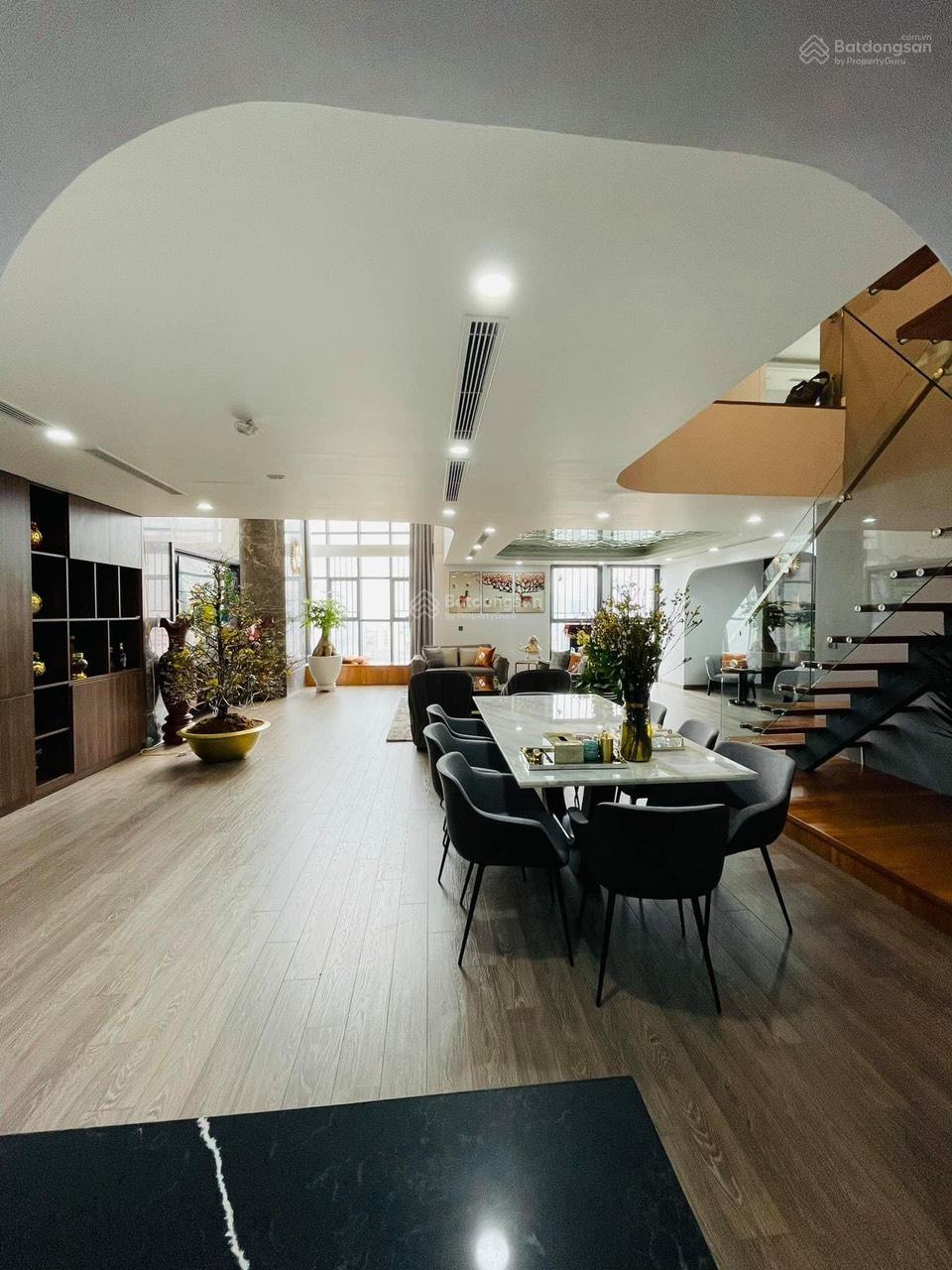Cần bán gấp căn duplex penthouse 250m2 chung cư Newskyline, Văn Quán, Hà Đông, giá siêu hời 16,5 tỷ