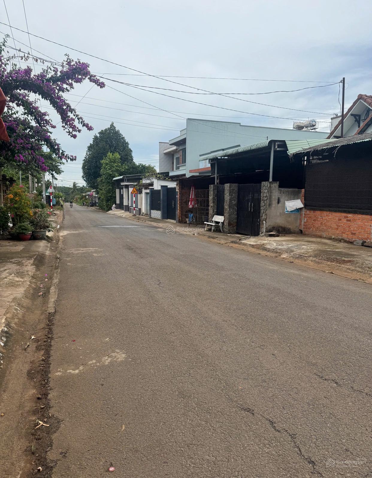 Bán nền ngay chợ, MT nhựa,sát cao tốc P.Hàng Gòn Đồng Nai, cách KCN 1,6km,đường contaner chạy vivu