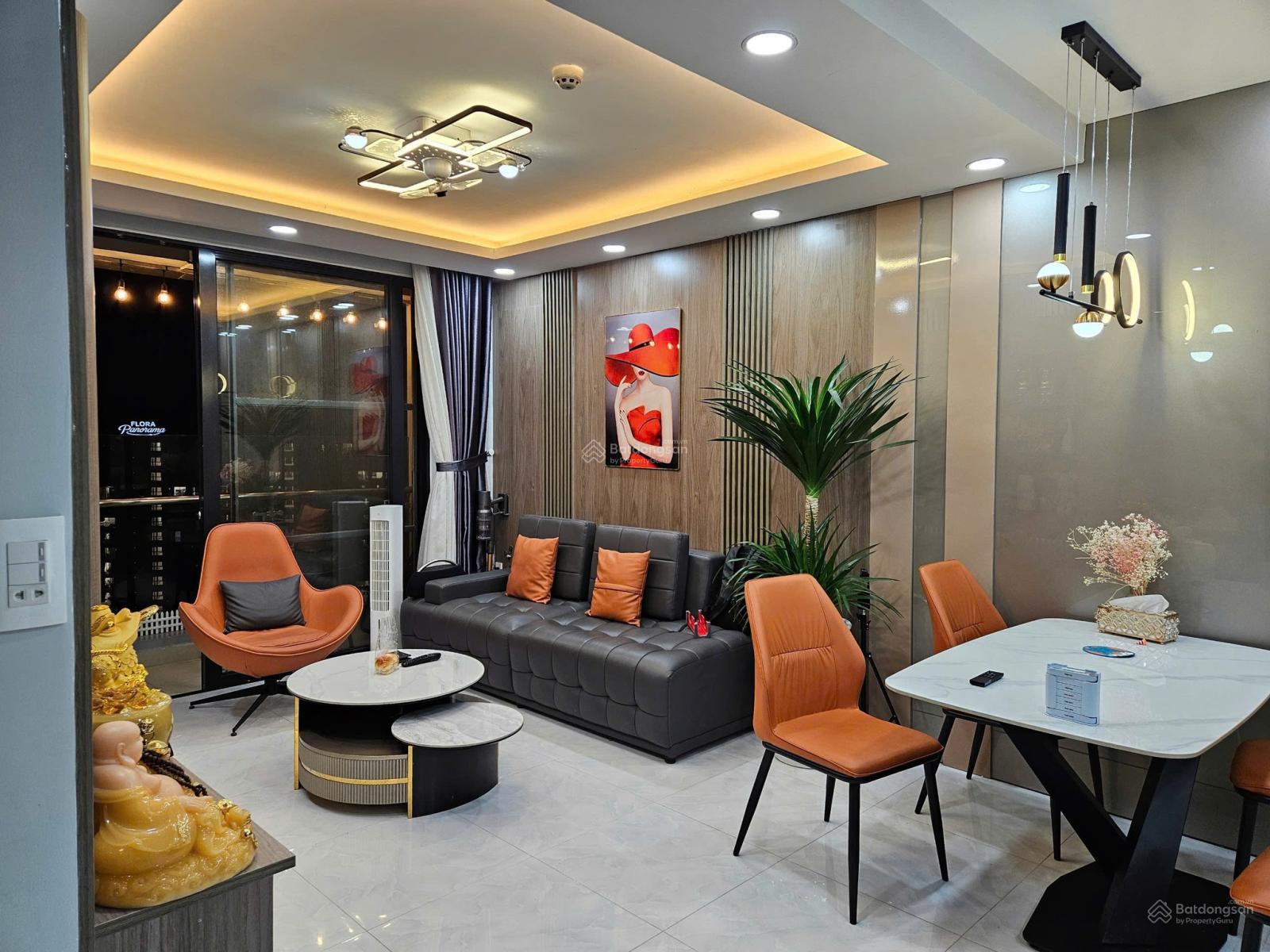 Bán CHCC Oriental Plaza, Tân Phú DT 89m2 2PN, 2WC giá 3.5 tỷ hỗ trợ vay Lh: 0899 552 *** căn góc