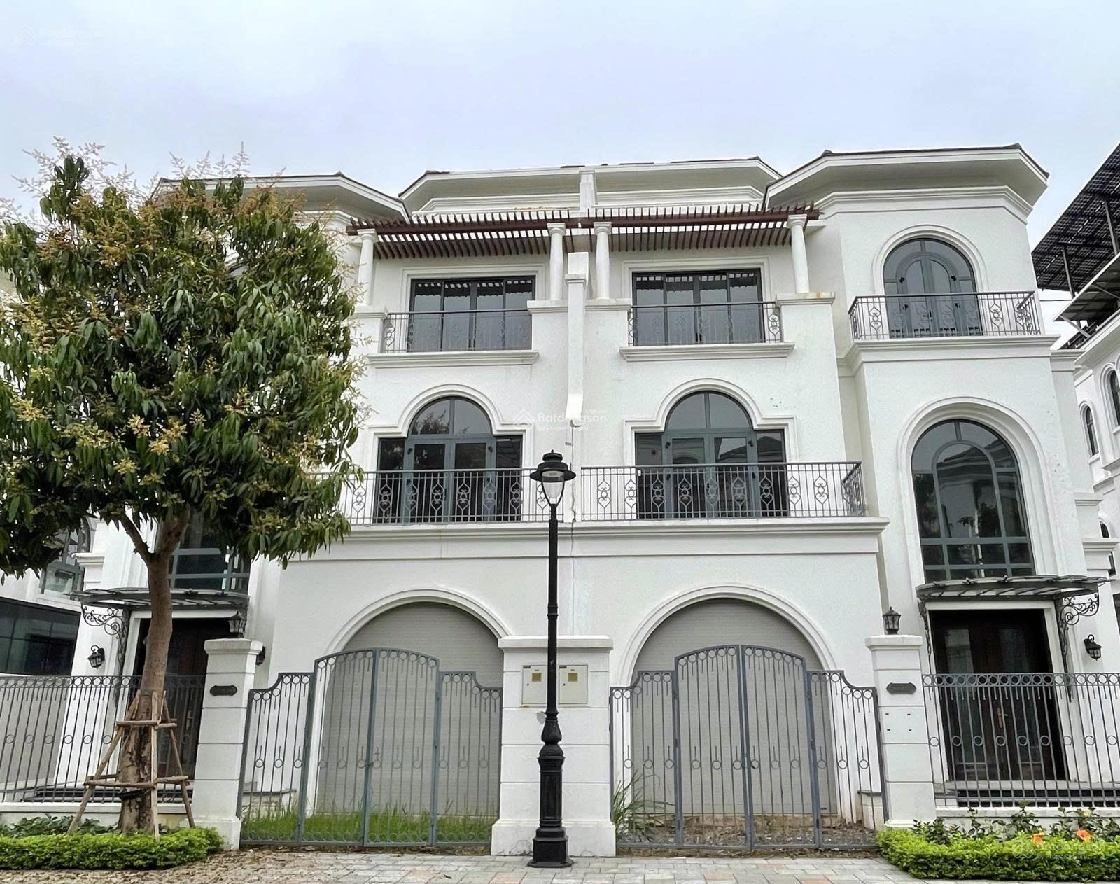 Song lập Ngón Tay 226M2, View hồ, Nhà thô, chỉ 25 TỶ, Bán gấp