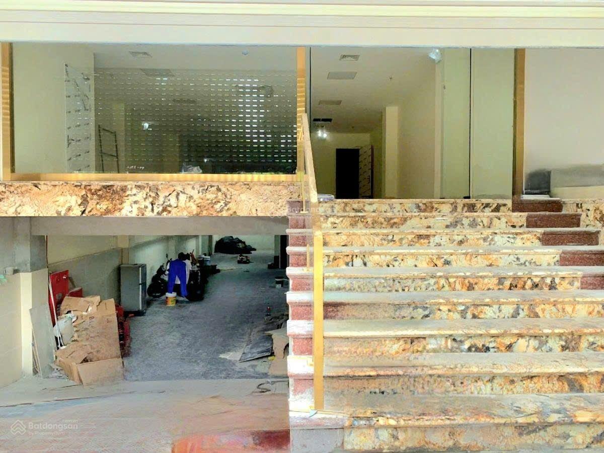 Bán tòa văn phòng mặt đường Xuân La, Tây Hồ, Hà Nội 168 tỷ